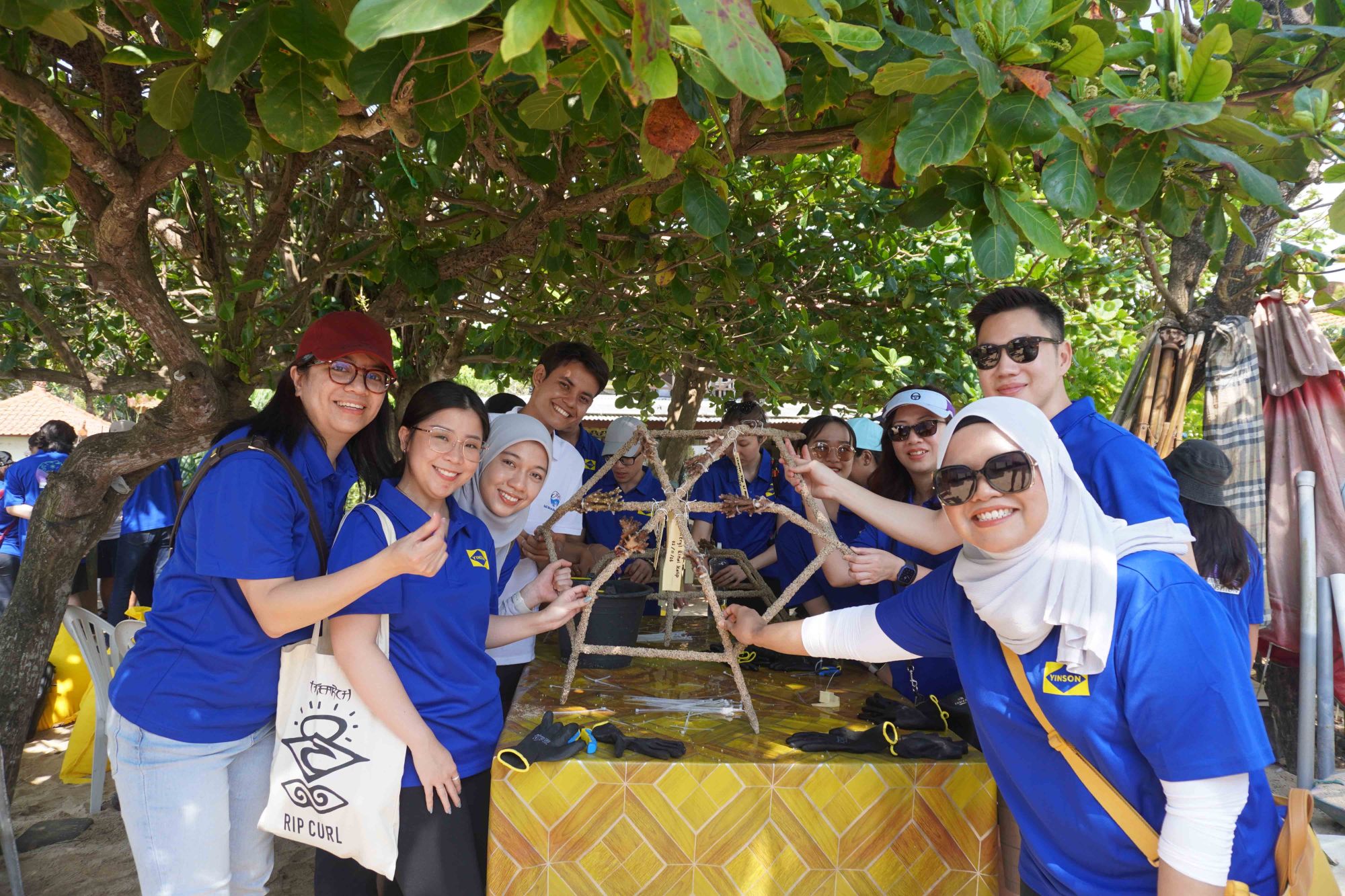 Yinson-Group-Strategy-and-Inecosolar-volunteer-at-Bali-marine-conservation-programme-3